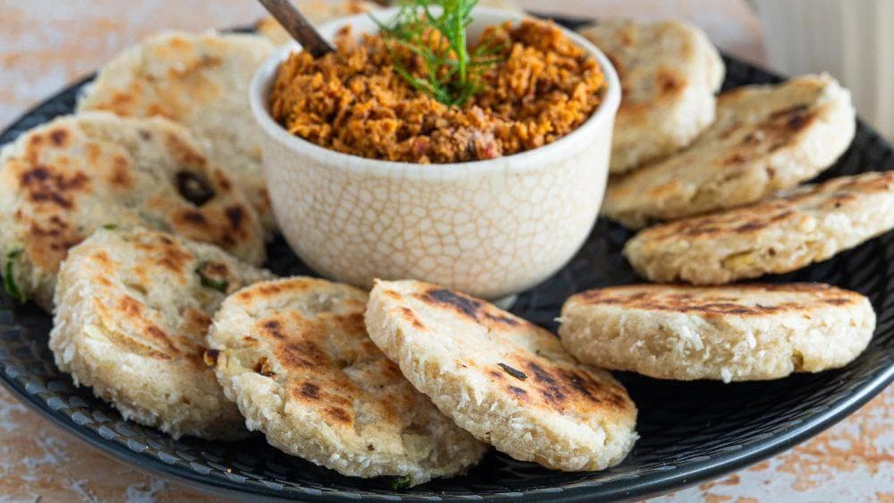 Discover the must try street food gems in Ahangama from hoppers to kottu and roti.